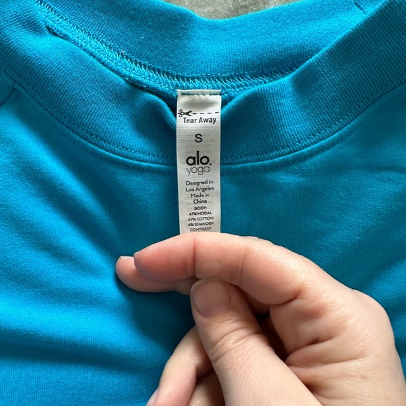 Bright Blue Cropped Long Sleeve Alo Yoga Size small - Picture 2 of 3